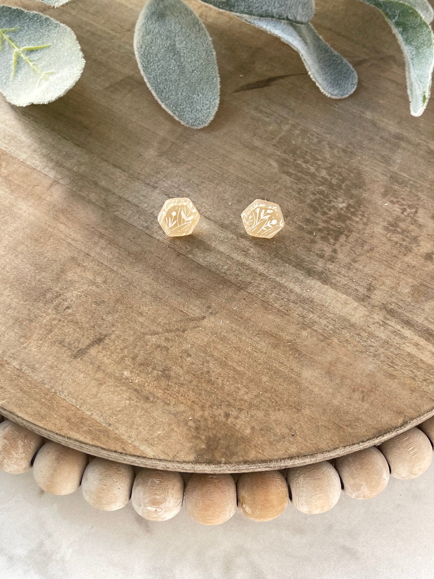 Neutral Studs