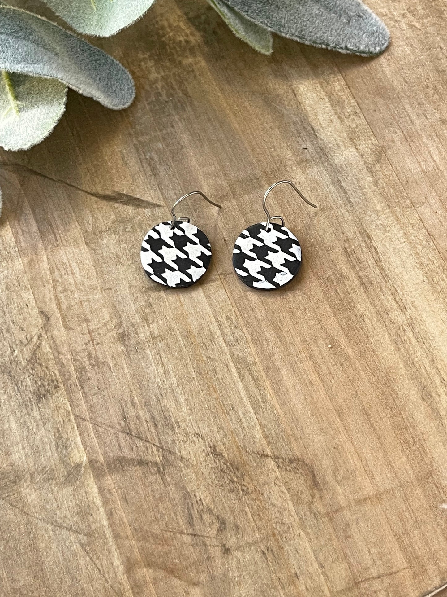 Houndstooth Small Circle Dangle