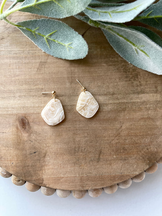 Neutral and Marble Dangle